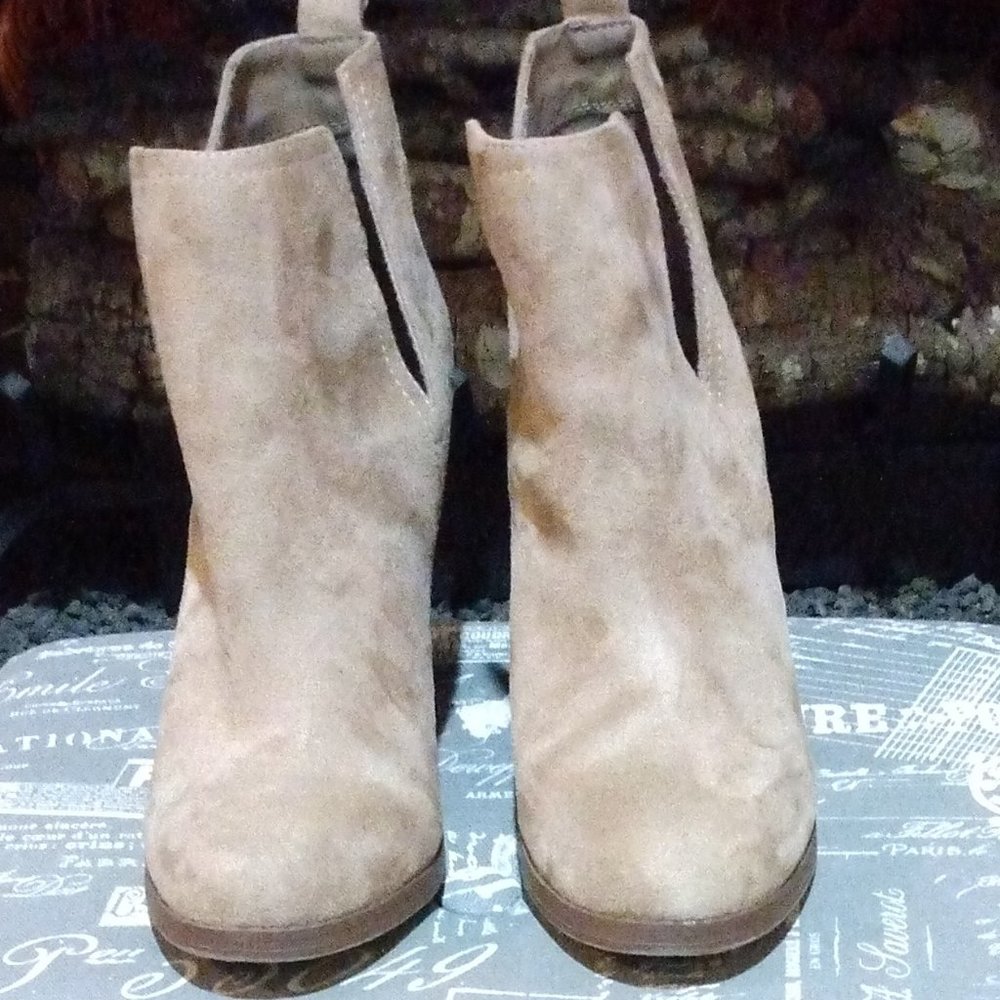 Women Charlotte Russe  Boots - Picture 3 of 5